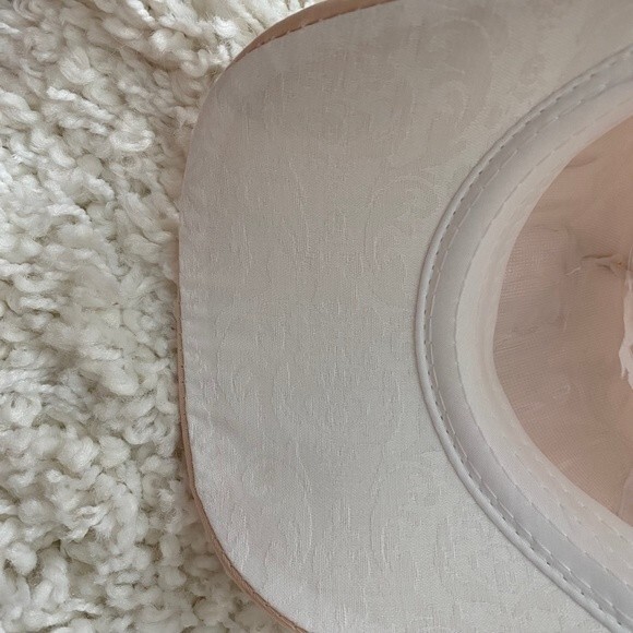 Children's Ball Cap. Cream. One Size. Cute Tiger Design. Adjustable Velcro. Fun. - Picture 3 of 8